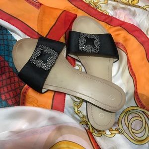 Blank sandal with silver embellishment